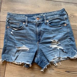 Universal thread shorts 8/29